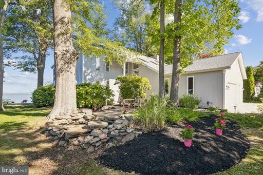 702 BAYSIDE DRIVE - Photo 1