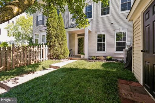 816 ESTUARY DRIVE - Photo 1