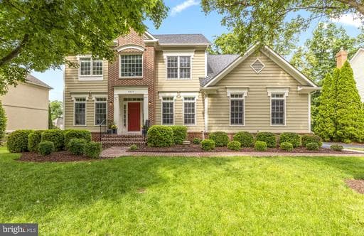 8020 AMSTERDAM COURT - Photo 1