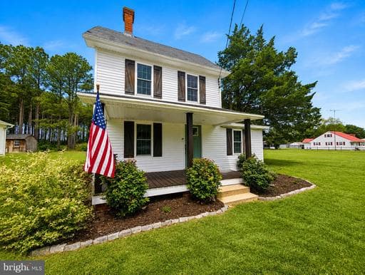 413 RAILROAD AVENUE - Photo 1