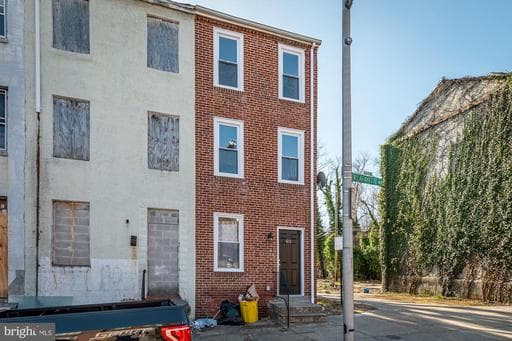 611 W LAFAYETTE AVENUE - Photo 1