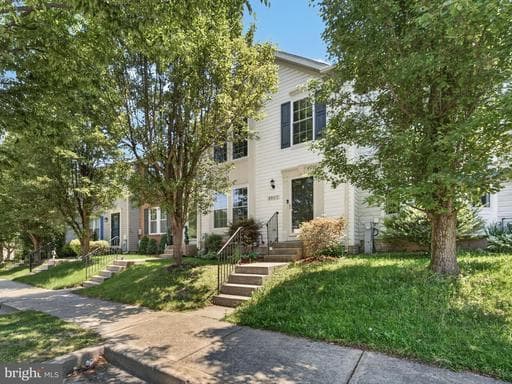 8807 ASHBERRY COURT - Photo 1