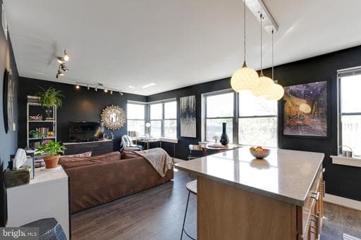 212 OAKWOOD STREET 322