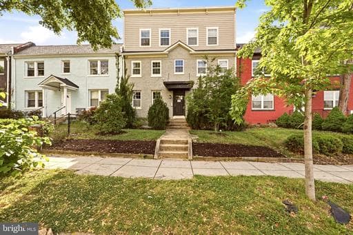 218 20TH STREET 3 - Photo 1
