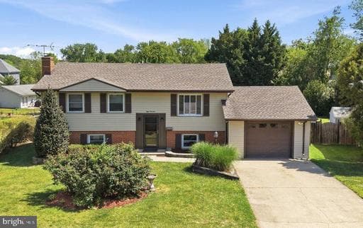 814 W NETTLE TREE ROAD - Photo 1