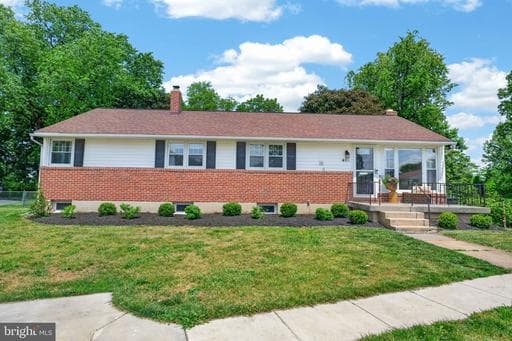401 ALLVIEW COURT - Photo 1
