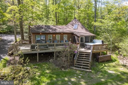 588 LAKE FOREST DRIVE - Photo 1