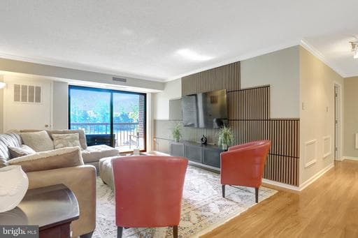 200 N PICKETT STREET 206 - Photo 1