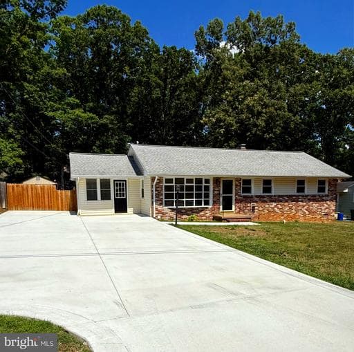 4 PATRICK HENRY STREET - Photo 1
