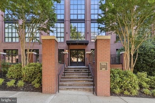 1615 N QUEEN STREET M304