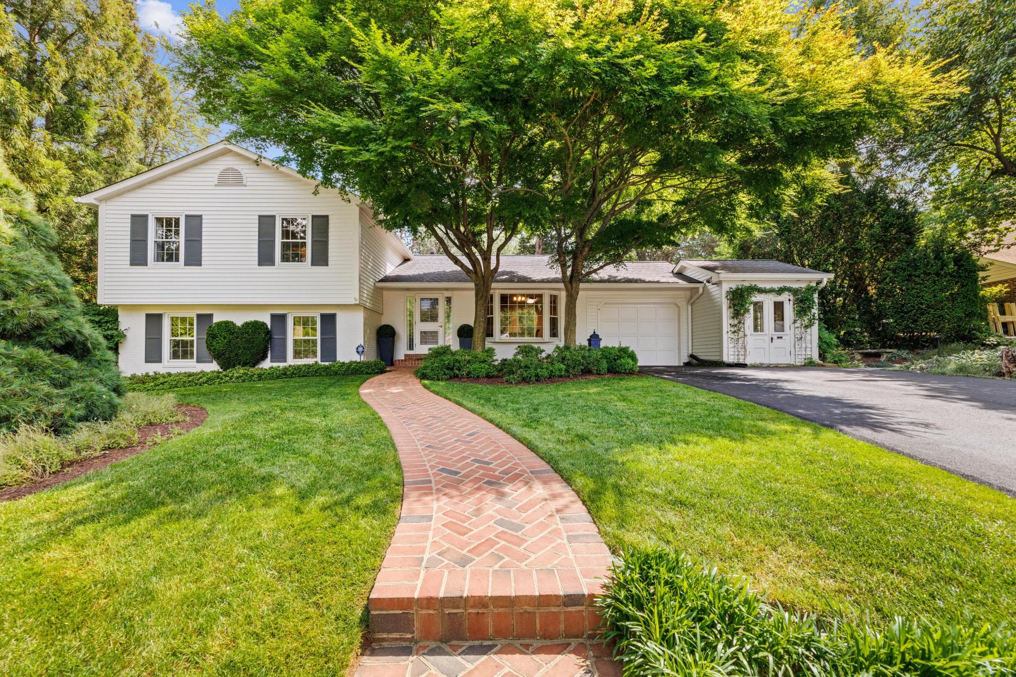 8527 Pappas Way, Annandale, VA 22003-4434, United States - Photo 1