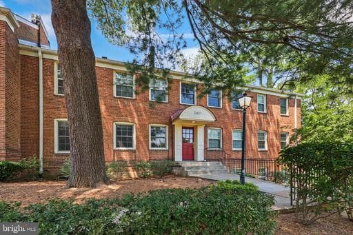 2401 ARLINGTON BOULEVARD 101 - Photo 1