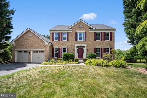6116 Oakengate Way, Centreville, VA 20120-1160, United States - Photo 1
