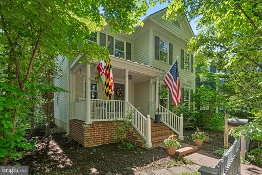 211 HOLMARD STREET - Photo 1