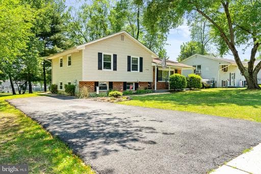 240 COURTNEY DRIVE - Photo 1