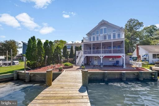 684 N RIVERSIDE DRIVE - Photo 1