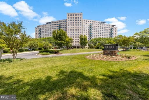 10401 GROSVENOR PLACE 1327 - Photo 1