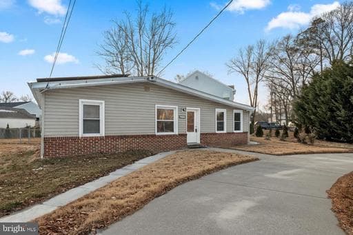 1199 OAK AVENUE - Photo 1