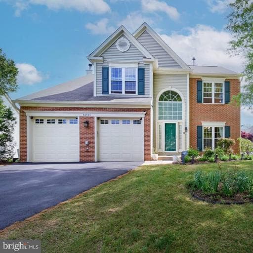 46554 CEDARHURST DRIVE - Photo 1