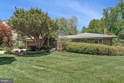 6952 Kyleakin Ct, McLean, VA 22101-1556, United States - Photo 1