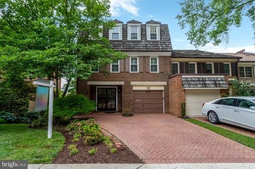 2338 S Queen St, Arlington, VA 22202-1549, United States - Photo 1