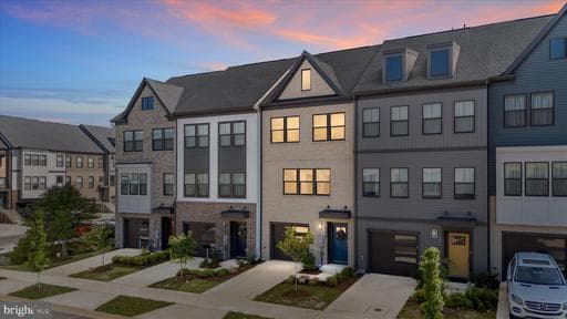 605 LAKEMONT DRIVE - Photo 1