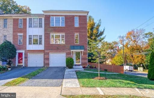 1624 S TAYLOR STREET - Photo 1