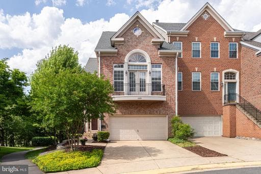 1925 LOGAN MANOR DRIVE - Photo 1