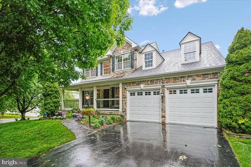 320 N CONSTITUTION WAY - Photo 1