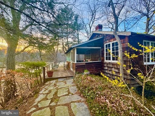 184 SEVERN WAY - Photo 1
