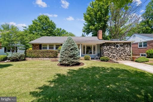 8410 RAVENSWOOD ROAD - Photo 1