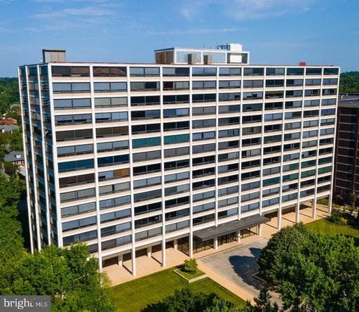 4000 N CHARLES STREET 807