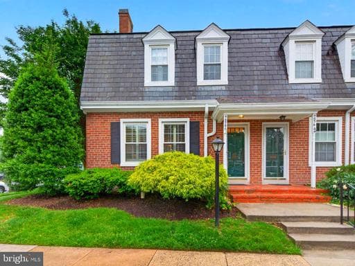 4656 36th St S, Arlington, VA 22206-1722, United States - Photo 1