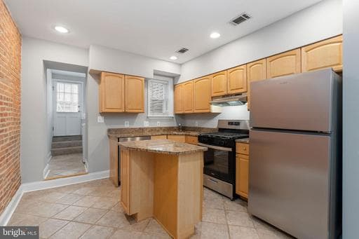 1109 S BAYLIS STREET - Photo 1