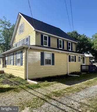 111 E LILLIAN STREET - Photo 1
