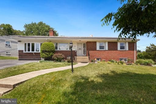 910 LURAY PLACE - Photo 1