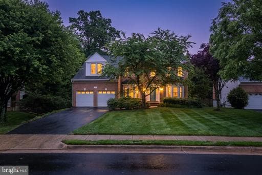 2507 Tatnuck Ct, Herndon, VA 20171-2701, United States - Photo 1