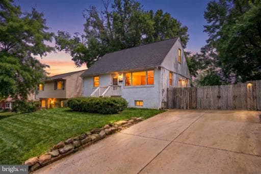 614 LARCHMONT AVENUE - Photo 1