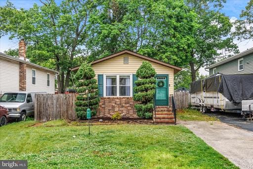 306 LINCOLN AVENUE - Photo 1