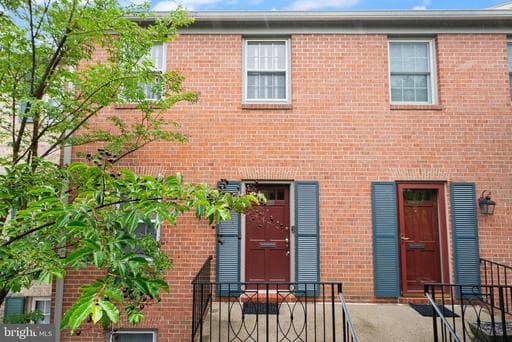 1642 BEEKMAN PLACE A - Photo 1