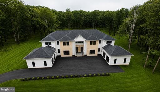 5947 Doyle Rd, Clifton, VA 20124-1310, United States - Photo 1