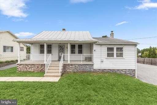 323 S JEFFERSON STREET - Photo 1