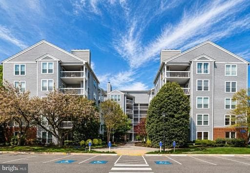 3176 Summit Square Dr, Oakton, VA 22124-2877, United States - Photo 1