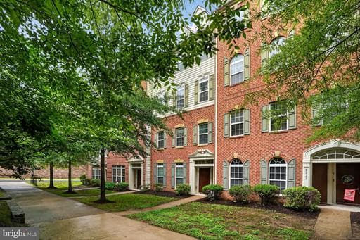 2621 EASTBOURNE DRIVE
