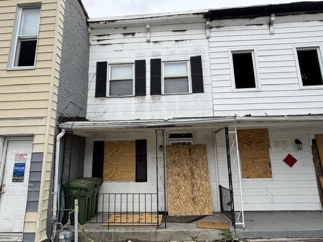 150 Irving St, Baltimore, MD 21229-3605, United States - Photo 1