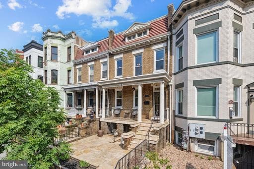 77 NEW YORK AVENUE - Photo 1