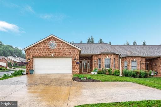 140 DONNA DRIVE - Photo 1