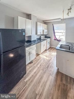 1203 N MILTON AVENUE - Photo 1
