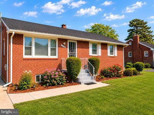 5706 CAMP SPRINGS AVENUE - Photo 1