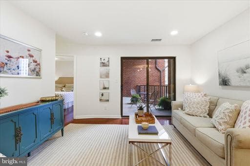 1020 N STAFFORD STREET 405 - Photo 1